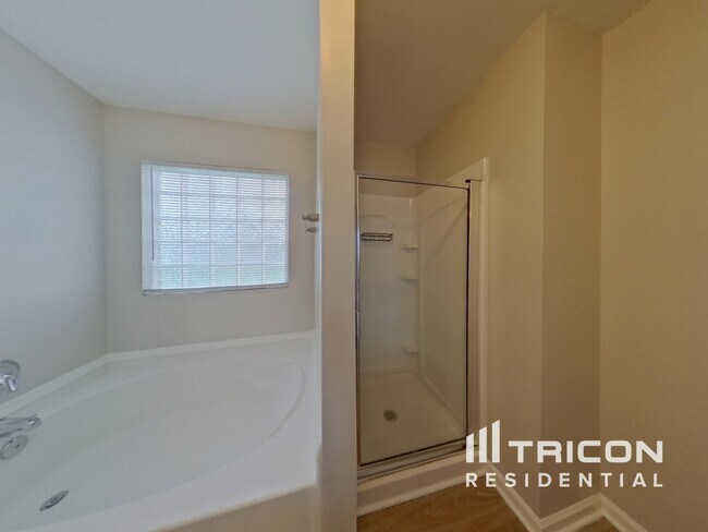 Building Photo - 4514 New House Dr