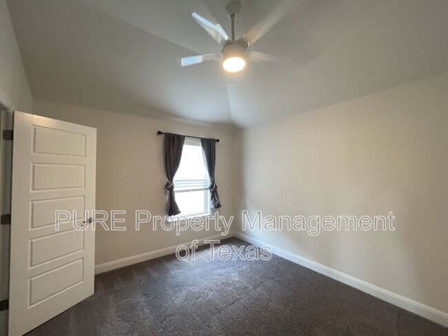 Building Photo - 716 Expedition Way