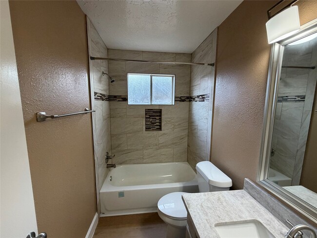 Building Photo - 17219 Foxfield Dr