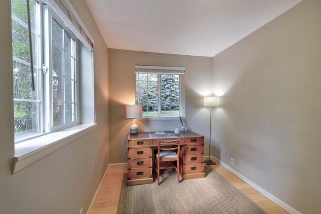Building Photo - Beautiful Craftsman Bungalow on the edge of the Historic Fort Russell Dristrict