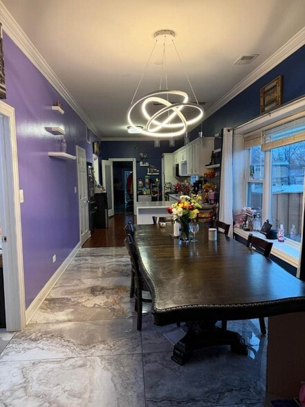 Building Photo - 6712 N Clark St