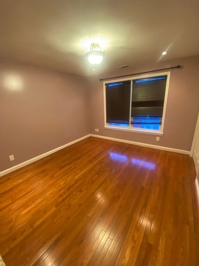 Building Photo - Beautiful 4 Bed, 3 Bath Ready For Rent!
