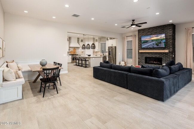 Building Photo - 6615 E Libby St