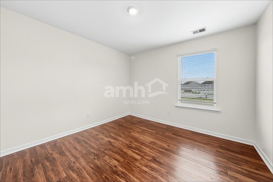 Building Photo - 203 Bushwood Dr