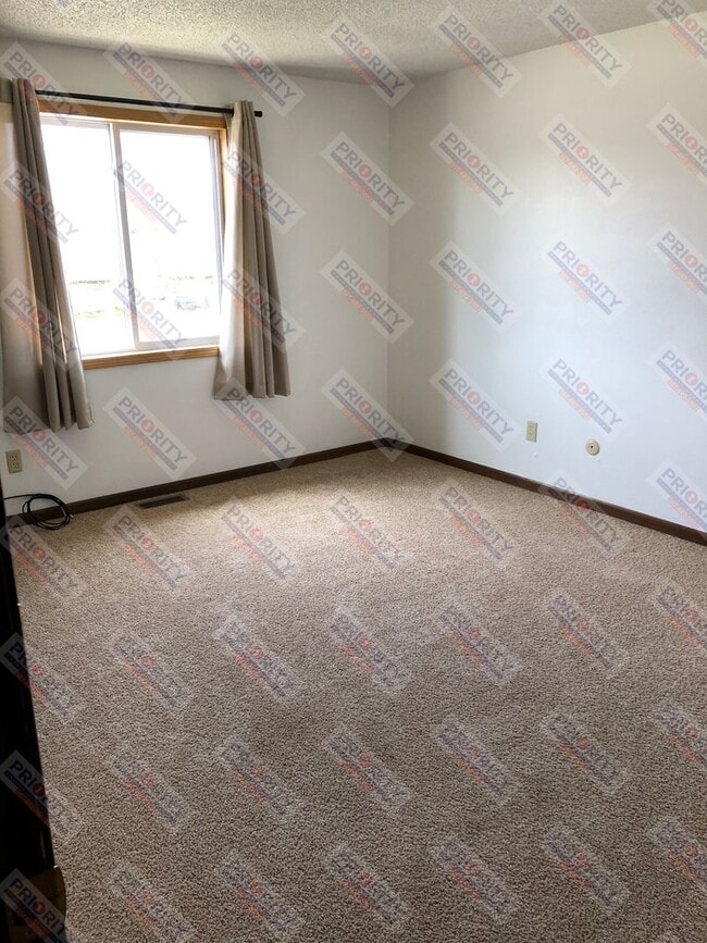 Building Photo - 802 Greenway Dr