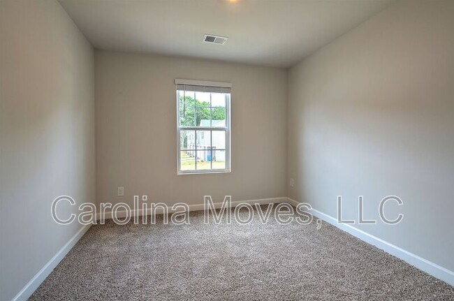 Building Photo - 500 Benoni Pl