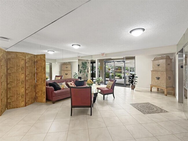 Building Photo - 3505 Oaks Way