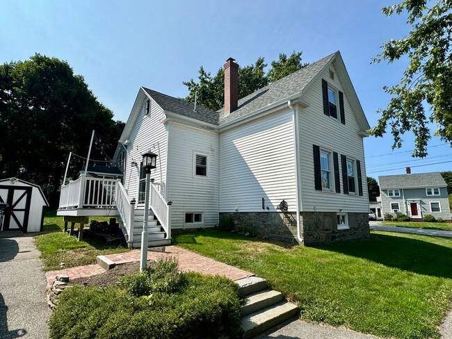 Building Photo - 3BD/1.5BA South Portland Single Family Hom...