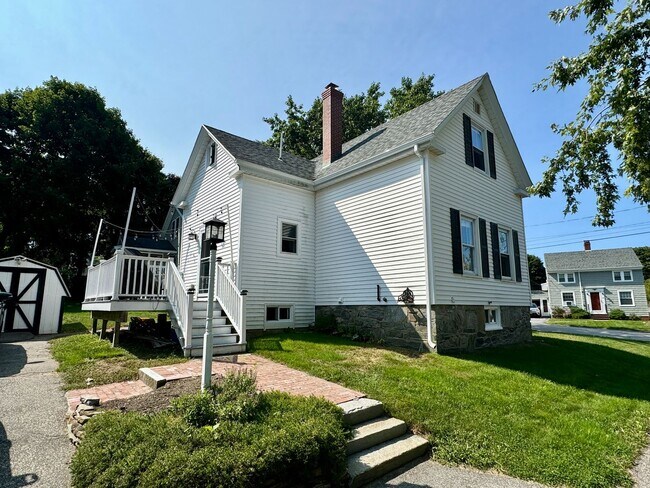 Building Photo - 3BD/1.5BA South Portland Single Family Home!! W/D In-Unit & Storage in Basement & Shed! Available...