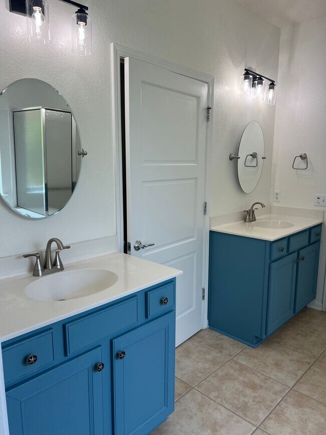 Building Photo - Gorgeous One-Level Ranch Style Home in The...