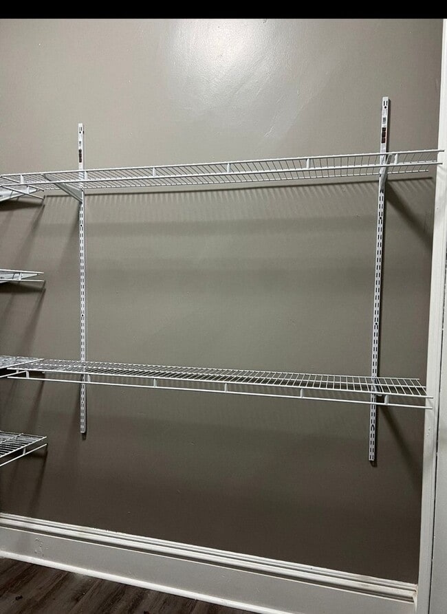 Building Photo - Large one bedroom one bath upstairs apartment