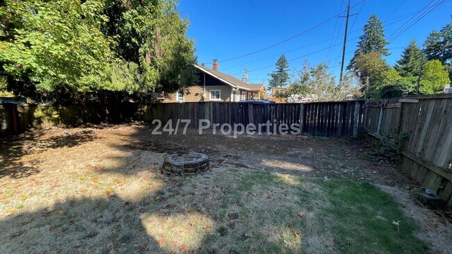 Building Photo - Nostalgic 2 BD | 2 BA House w/ Large Backy...