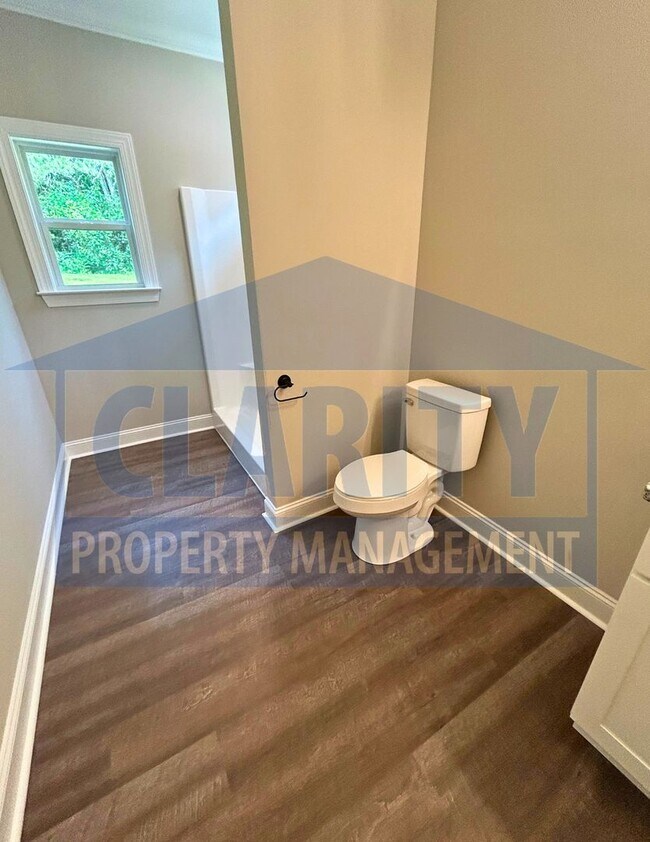 Building Photo - Spacious 4-bedroom home in prime Cleveland...