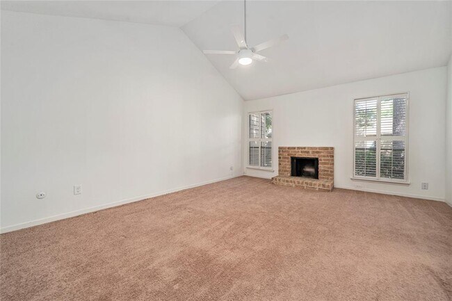 Building Photo - 9400 Doliver Dr