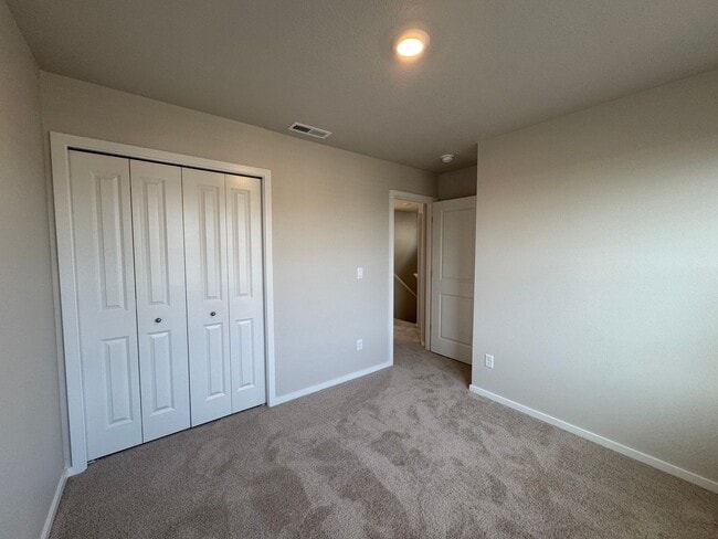 Building Photo - 4 Bedroom, 2 1/2 Bath Home in Marcola Meadows