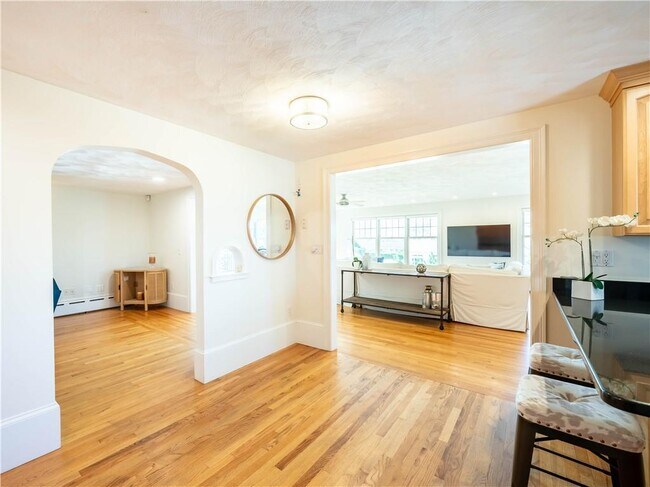Building Photo - 573 Wolcott Ave