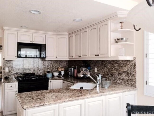 Building Photo - 7037 Paseo Encantada