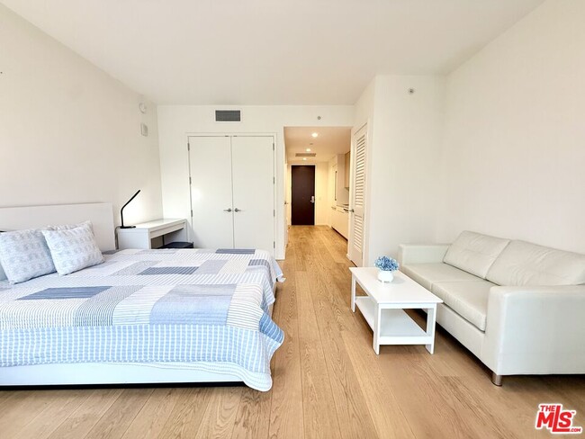 Building Photo - 877 Francisco St