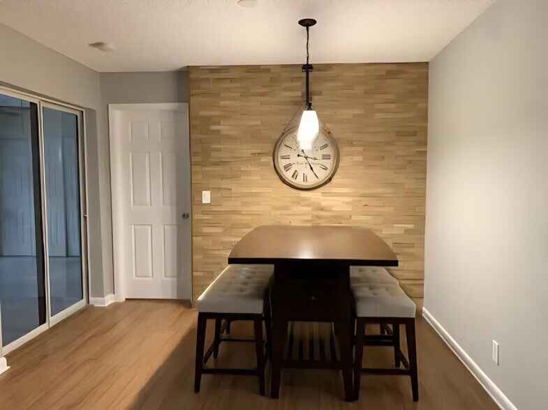 Building Photo - 4033 Carambola Cir N
