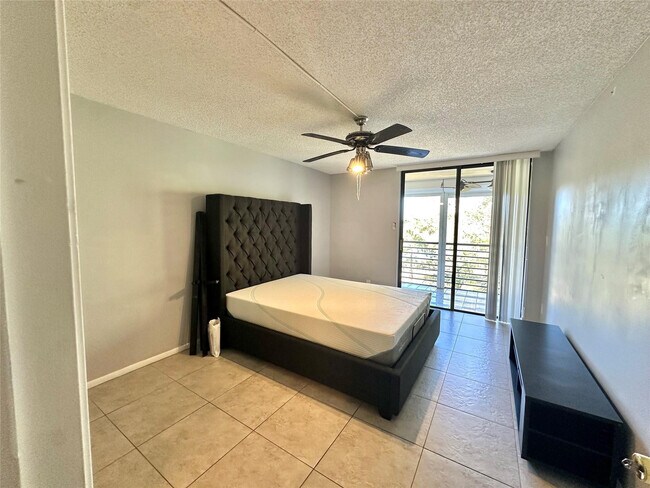 Building Photo - 6701 N University Dr