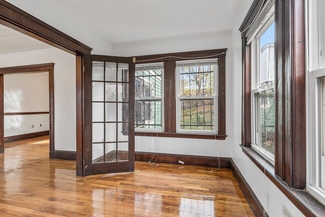 Building Photo - 28 Sunset St