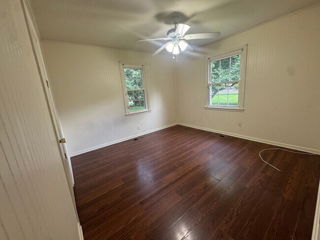 Building Photo - 143 Barrett Heights Rd