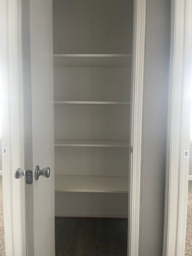 Building Photo - 3330 S Euclid St