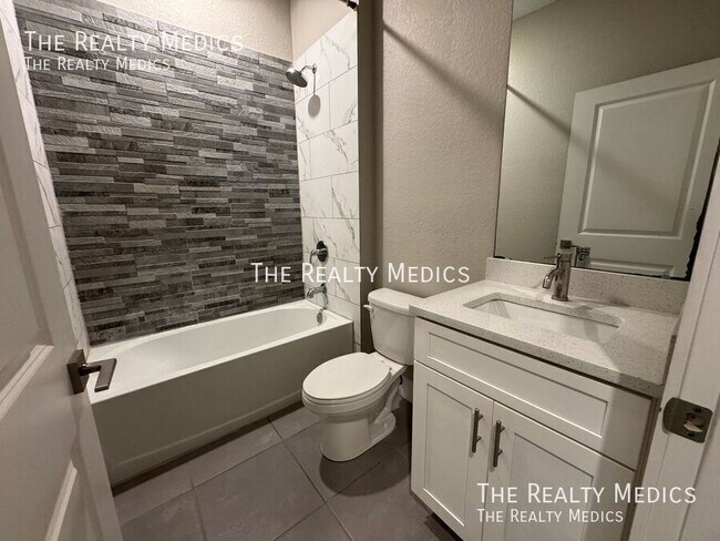 Building Photo - 119 Lily Ln