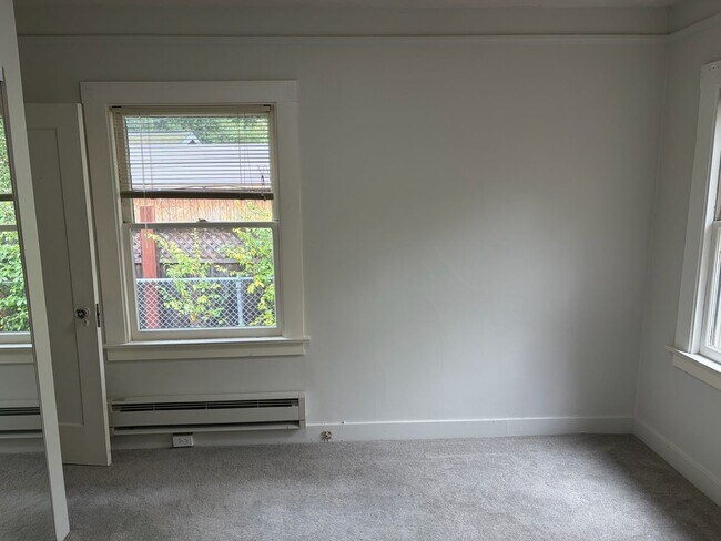 Building Photo - Terrific Fairfax Location**Washer/Dryer**Yard**Storage**Parking**