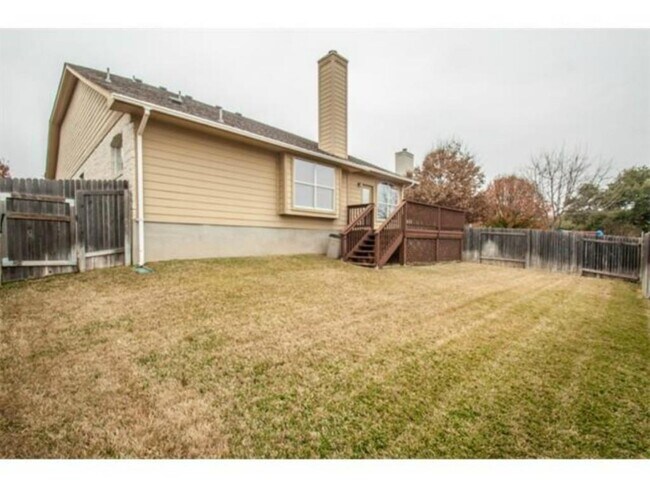 Building Photo - 833 Rusk Rd