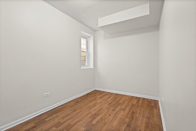 Building Photo - 2710 W Fletcher St