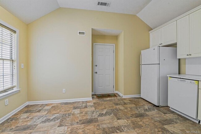 Building Photo - 8990 Stoneridge Pl