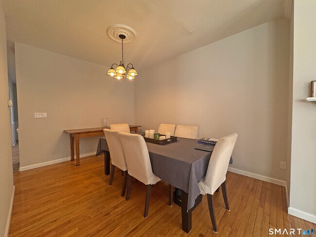 Building Photo - 28 Home Pl