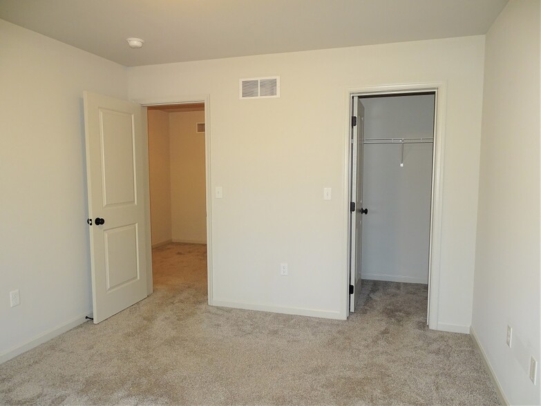 Building Photo - 45 Maize Cir