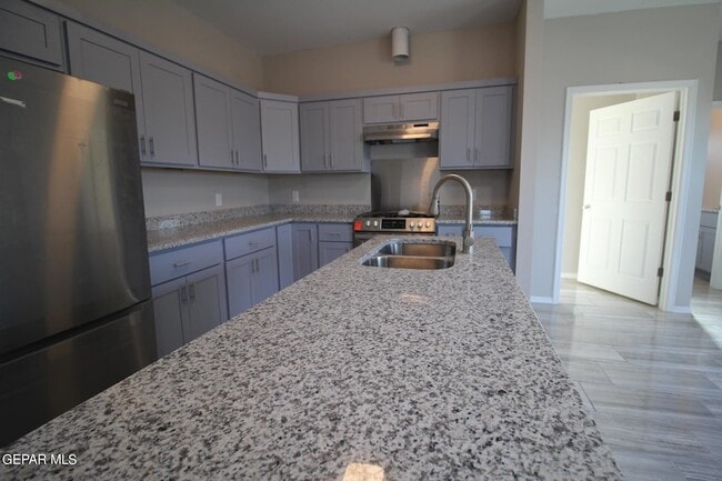 Building Photo - 517 Val Verde St
