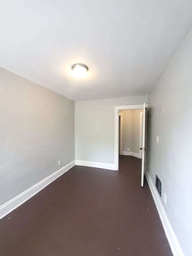 Building Photo - 3 BEDROOM SINGLE FAMILY HOME-SEC8 TENANTS ...