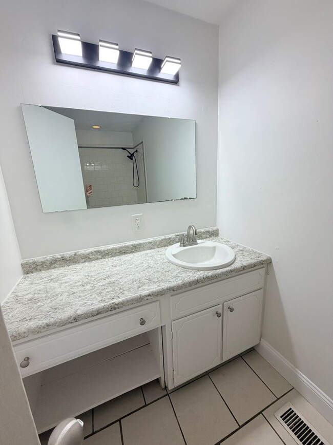 Building Photo - Now Showing this 4 Bedroom/2 bath in New Whiteland, IN