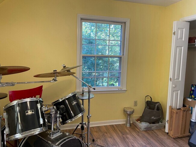 Building Photo - Three Bedroom Available on Eastside