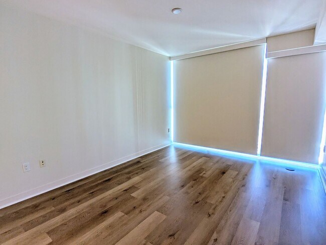 Building Photo - Sweeping Ocean Views at Symphony, 2 Bed, 2...