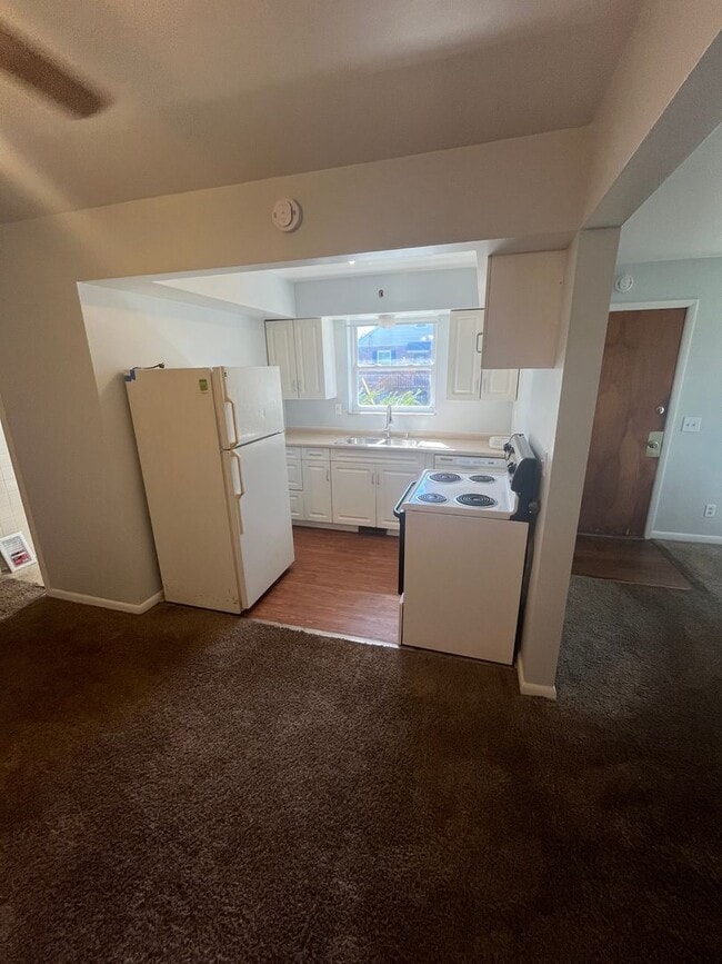 Building Photo - One Bedroom In Deer Park!
