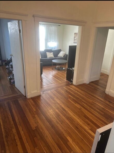 Building Photo - 18 Wentworth Ter