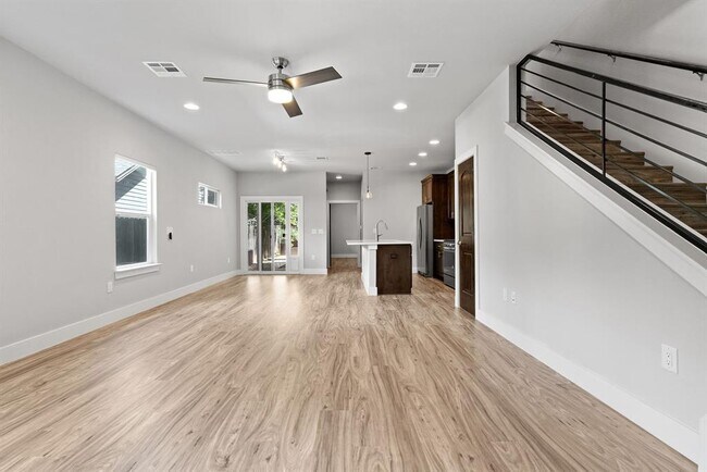 Building Photo - 1125 Walton Ln