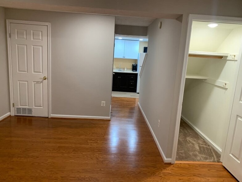 Building Photo - 37 Sudley Ford Ct