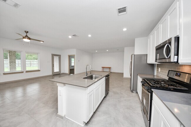 Building Photo - 1118 Hyde Lk Ln