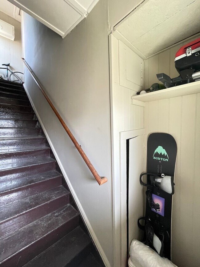 Building Photo - 509 N 53rd Ave W