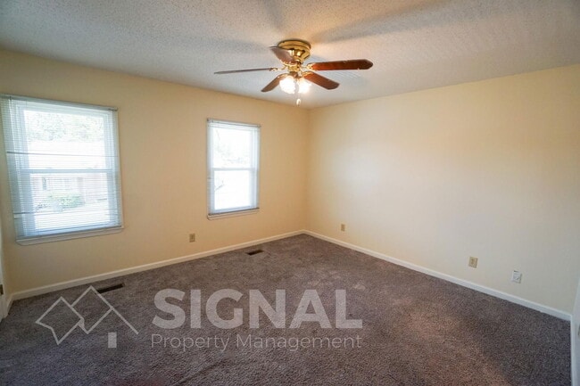 Building Photo - 395 Jamestown Manor Dr