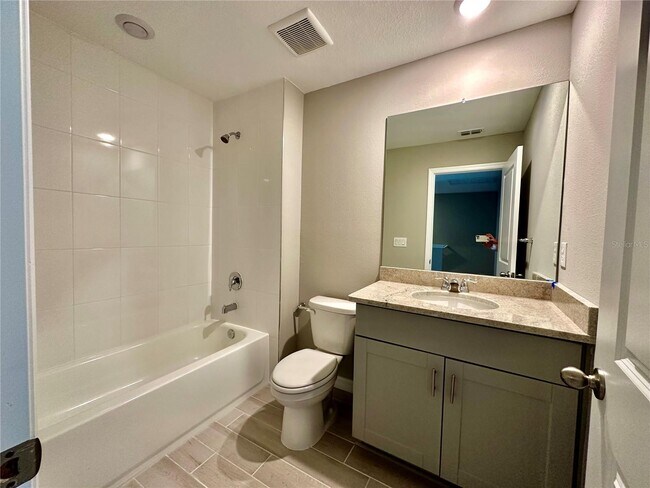 Building Photo - 5852 Ocean Isle Dr