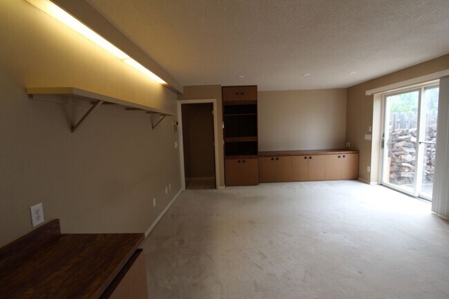 Building Photo - 907 Meadowlark Dr