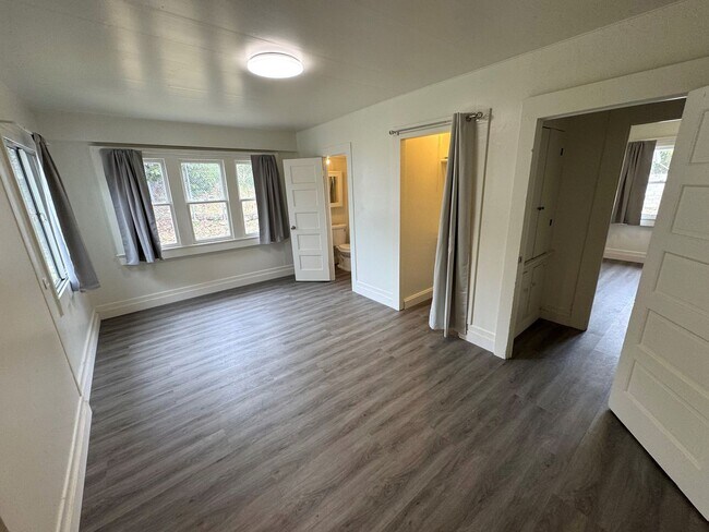 Building Photo - Quiet Fillmore Living