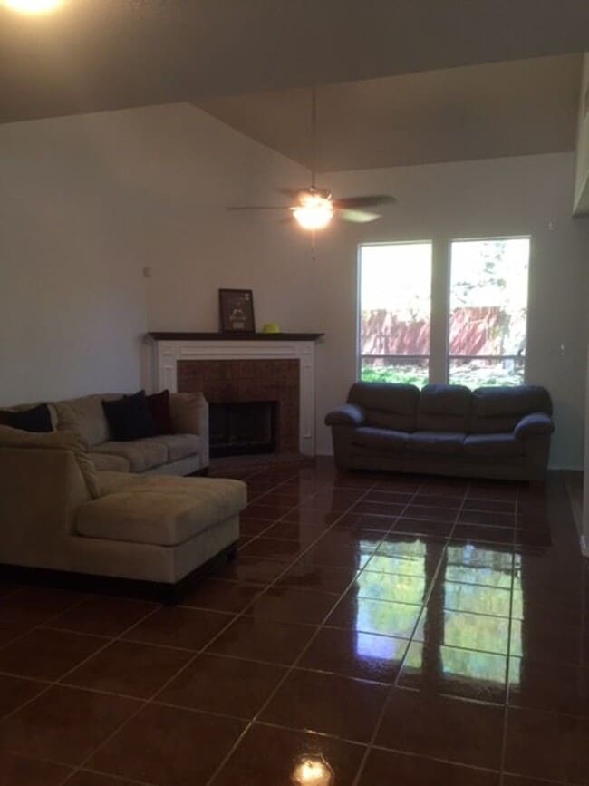 Building Photo - 25914 Mission Bluff